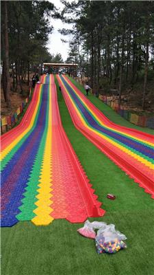 彩虹滑道坡度多高比较刺激