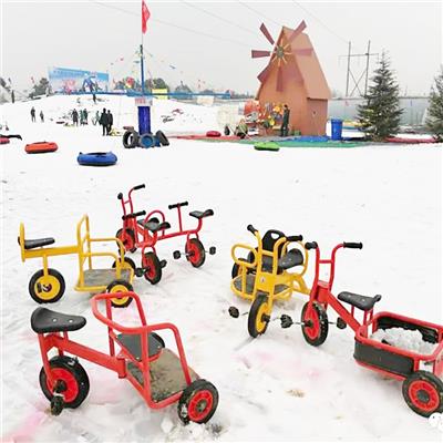 各种冬季戏雪设备冰橇雪橇滑雪板滑雪圈雪地自行车