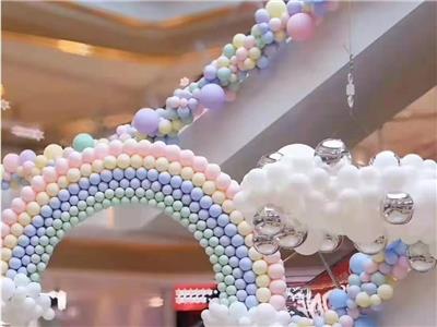 新乡年会气球装饰过程 气球拱门 制作流程