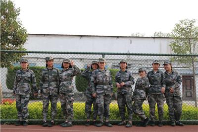 郑州高一心理咨询教育中心 军事训练夏令营
