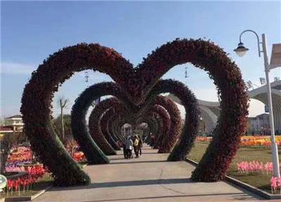 爱心拱门适合广场景区道路，湖北宜昌仿真绿雕生产 孔雀、凤凰造型