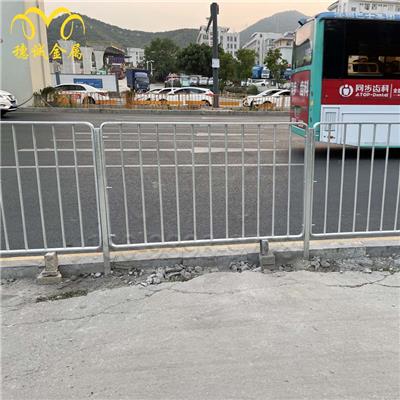 **道路交通人行道栏杆隔离栏 路中马路围栏中国香港镀锌钢护栏 市面通用港式防护栏