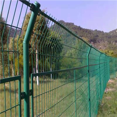 双边丝护栏网厂商 厂区隔离栅 材质坚实耐用