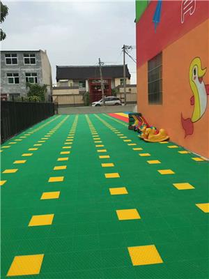 篮球场幼儿园悬浮地板学校塑胶地垫跑道拼接地板