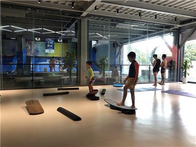 上海幕明滑雪冲浪运动体验馆 打造室内休闲娱乐健身于一体的多功能综合运动俱乐部