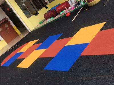新罗区幼儿园彩色地板施工 绿色环保 经验丰富