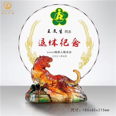 琉璃生肖牛獎牌，單位舉行退休儀式禮品，采用古法琉璃材質而成