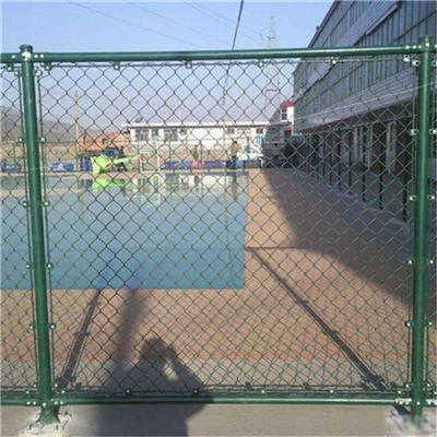 厂家供应体育场围网篮球场足球场围网 PE包塑铁丝围网