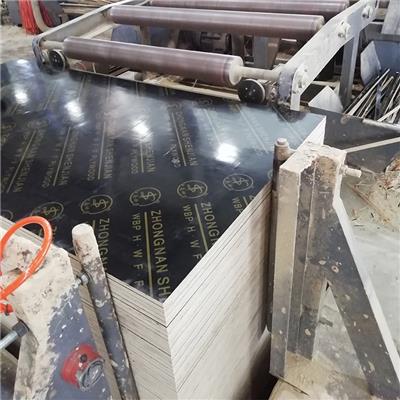 建筑覆膜板厂家 大量现货供应混凝土清水模板 桉万家签约质保