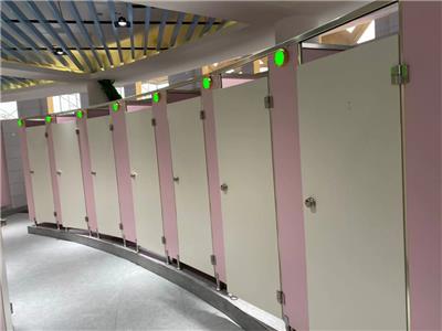 达州高速服务区厕所隔断批发_卫生间隔断安装