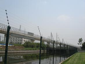 大连本地工厂围墙安装电子围栏防盗报警产品质量好价格实惠