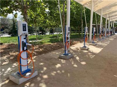云南昆明新增一个立柱式新能源汽车充电桩停车场，重庆厂家包安装