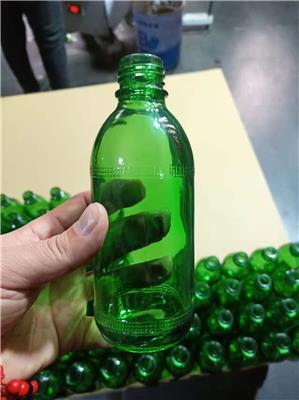 绿色玻璃瓶，农药瓶，绿色农药瓶