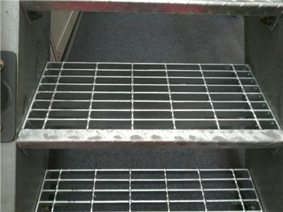 安平网川丝网制造有限公司主要生产 钢格栅板 踏步板 沟盖板 大量现货 支持定做