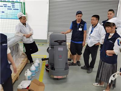 遵义扬子工业科技有限公司YZ-X2免维护电瓶洗地机生产厂家