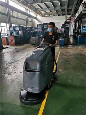 泸州扬子清洁设备驾驶式洗地车代理