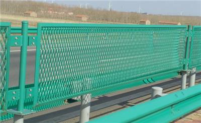 广东中山公路花基隔离网天桥防护网热镀锌铁路钢板网围栏