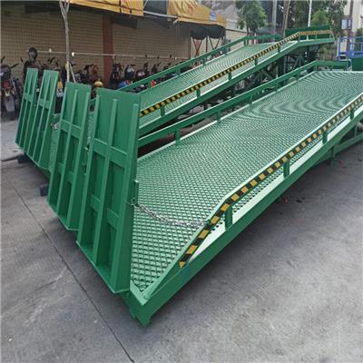 供应10吨－12米移动装车平台 移动式登车桥厂家生产 价格透明