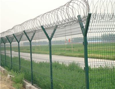 新型防腐蚀高强度飞机场焊接网钢板网围界