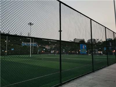 佛山球场围栏学校操场球场围网绿色包塑勾花护栏网笼式足球隔离网养殖网