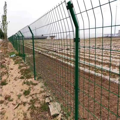 围墙护栏网优盾生产低碳钢丝浸塑公路护栏光伏围栏网