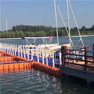 PE塑料浮箱码头游艇停放泊位水上乐园设施浮动平台浮筒