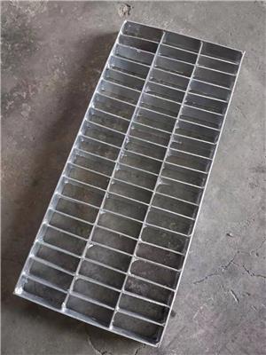供应中国工程过道踏步板 走道踏步重型不锈钢钢格板不锈钢格栅板钢格板厂家