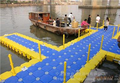 水上码头摩托艇游艇泊位 海域河流浮桥 高分子塑料水上浮筒平台