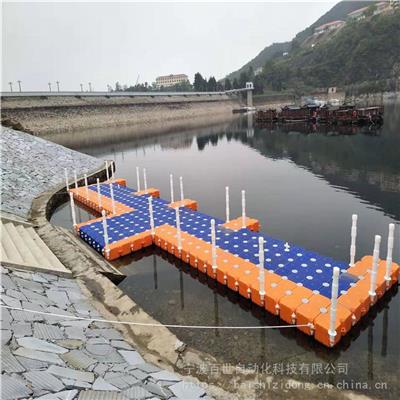 水上游艇停放码头泊位塑料浮桥浮动平台吹塑一体式浮桶浮箱