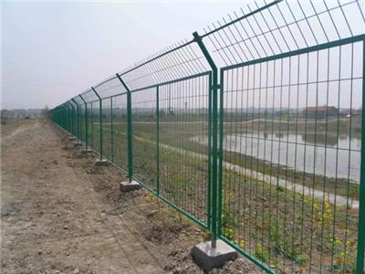 重庆道路护栏网，重庆三角折弯护栏网，重庆护栏网现货批发