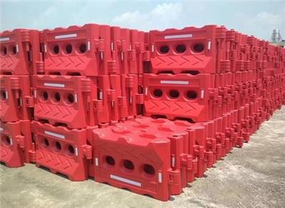 湛江1.8米塑料注水围挡租赁 水马围挡防撞桶厂家