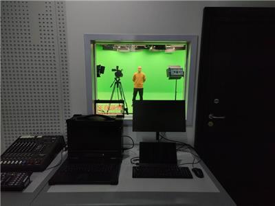 虚拟演播室搭建设计布置 抠像蓝绿箱装修直播间融媒体全套设备