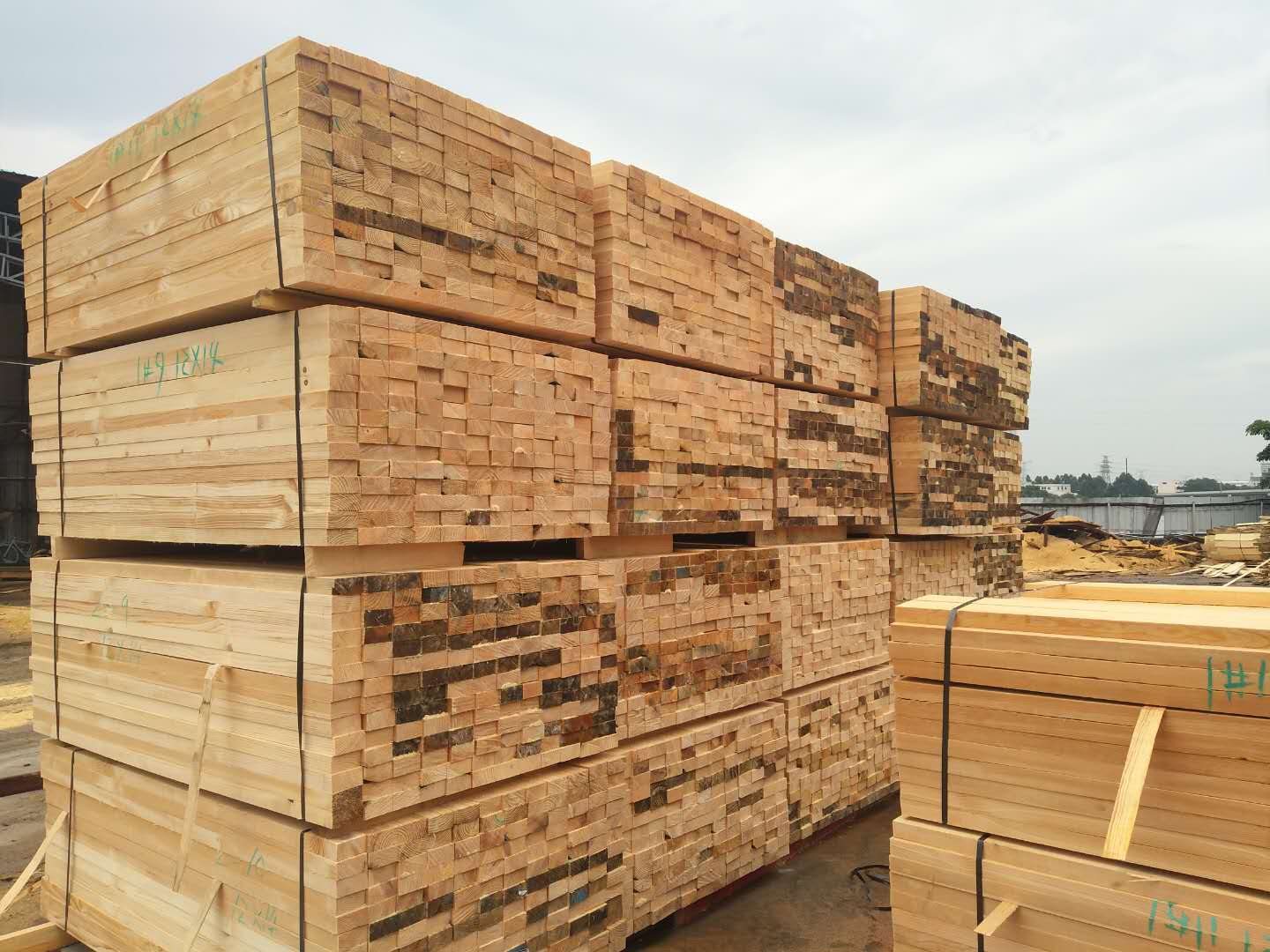 中南神箭 源头木方厂家 工程工地用 日产800方 就近发货
