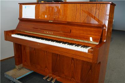 租赁出售二手雅马哈卡瓦依立式三角钢琴