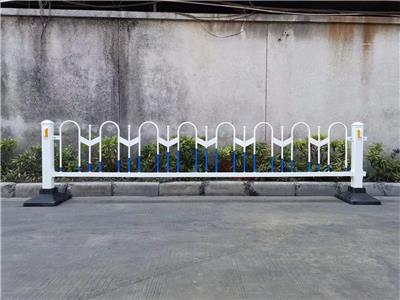 弧形**护栏 锌钢马路中间护栏 **隔断护栏 京式中间保护栏 现货热销，可定制