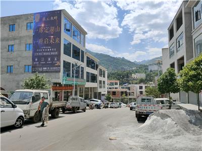 湖北荆州江陵县墙体挂布发布公司江陵县熊河镇墙体广告喷绘膜天涯共此时。