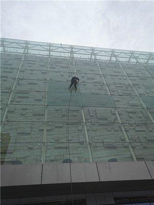 重庆市山城建筑幕墙玻璃更换维修开窗安装拆除公司