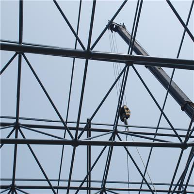钢网架专业制作工程 拱形屋面安装设计 抗震防暴风雨 提供售后服务
