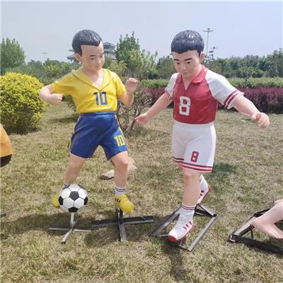 踢足球小孩雕塑 校园玻璃钢童趣玩耍主题雕塑 永景园林