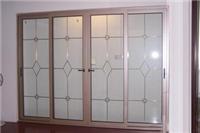 铝合金门窗简单美观，耐久性好，光泽度高，色彩丰富