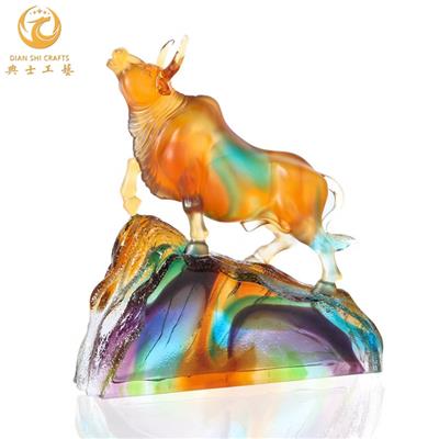 2021年新春牛年生肖摆件，琉璃牛气冲天礼品，公司活动嘉宾品