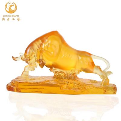 开拓牛拓荒牛办公摆件，古法琉璃牛礼品定制，公司十周年品