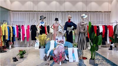 女装折扣批发潮流棉服各大网络及实体*