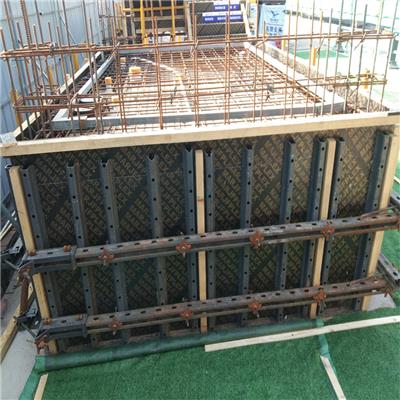 湖州木模钢背楞价格 不易变形和破损 方便搬运和安装