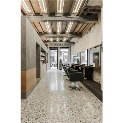 美发店装修设计公司 合理的空间布局 采用温馨舒适简约的风格