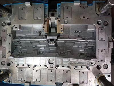 后保险杠摄像头罩注塑模具