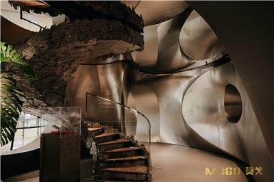 不锈钢酒柜、收口与家具定制：靠谱之选大揭秘