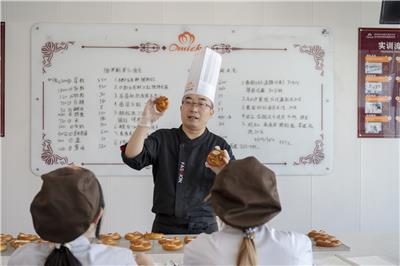 学烘焙技术，西安欧米奇西点烘焙学校是靠谱之选